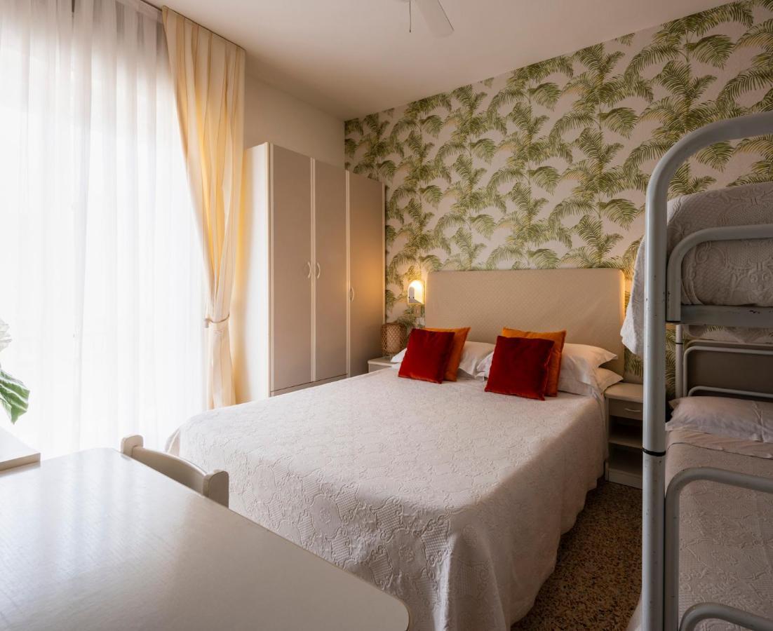 Hotel Alta Marea Milano Marittima Exterior foto